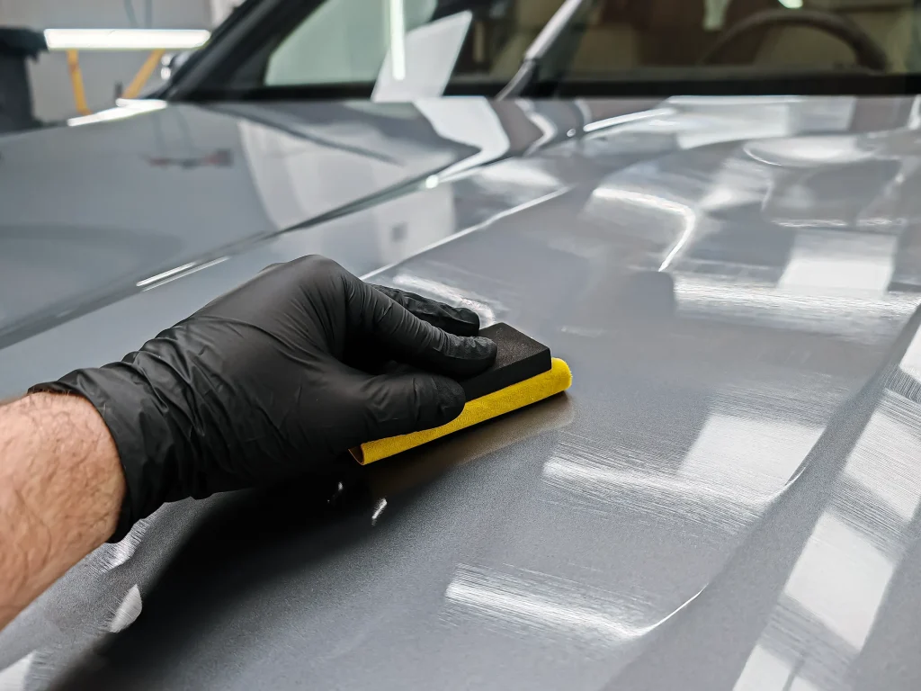 Aplikacja powłoki HYPER PRIME na lakier samochodu – elastomerowe zabezpieczenie do 110 000 km, studio Wypolerowany Wrocław
