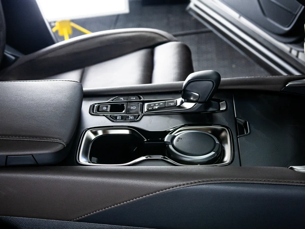 Pełna impregnacja wnętrza Lexus RX w studiu detailingowym we Wrocławiu.