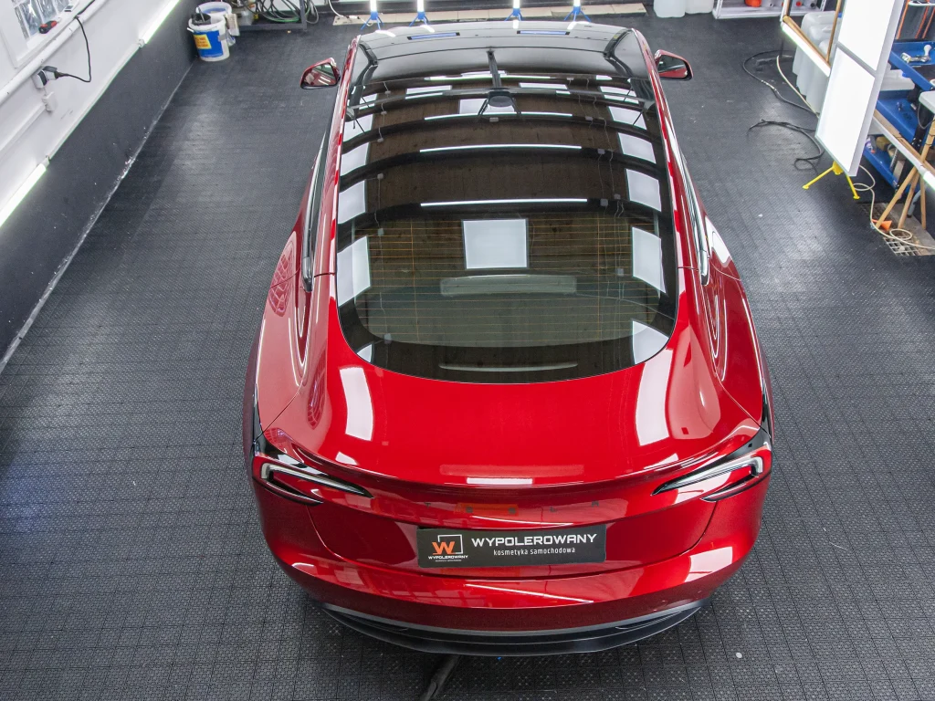 Tesla Model 3 po pełnym procesie ochrony lakieru folią PPF i powłoką Hyper PRIME.