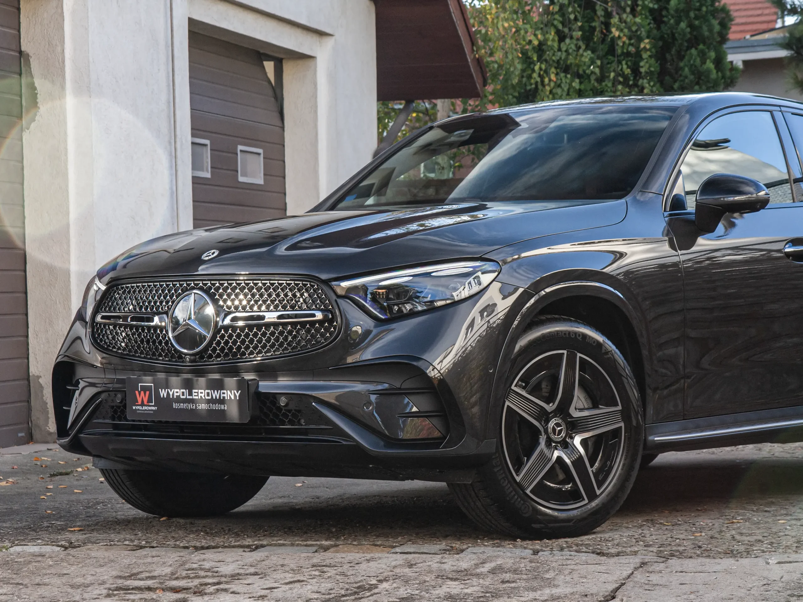 Detal lakieru Mercedesa GLC po aplikacji HYPER HERO – efekt lustra i właściwości samooczyszczania