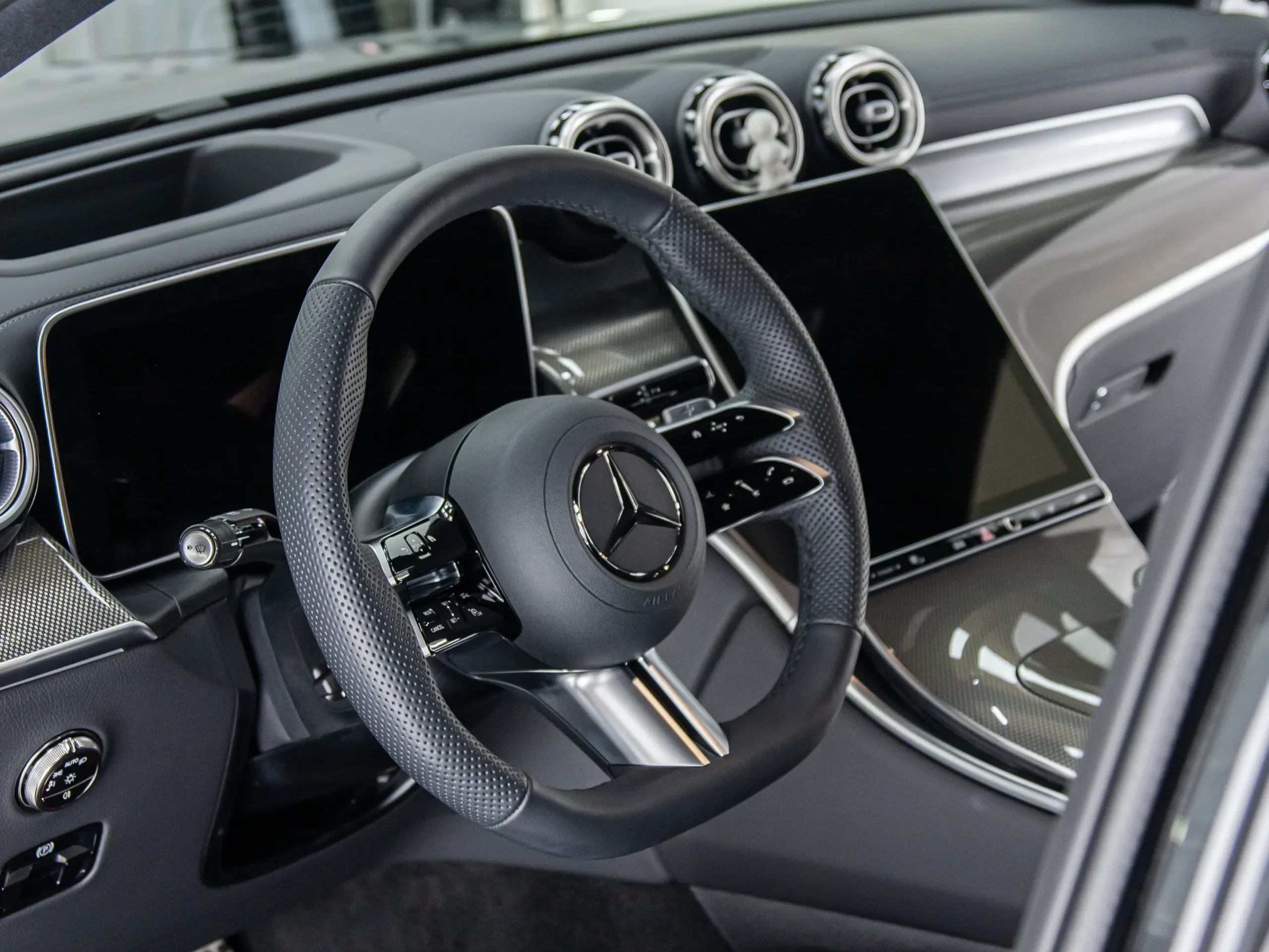 Impregnacja tapicerki Mercedesa GLC – ochrona foteli i dywanów przed zabrudzeniami i wilgocią
