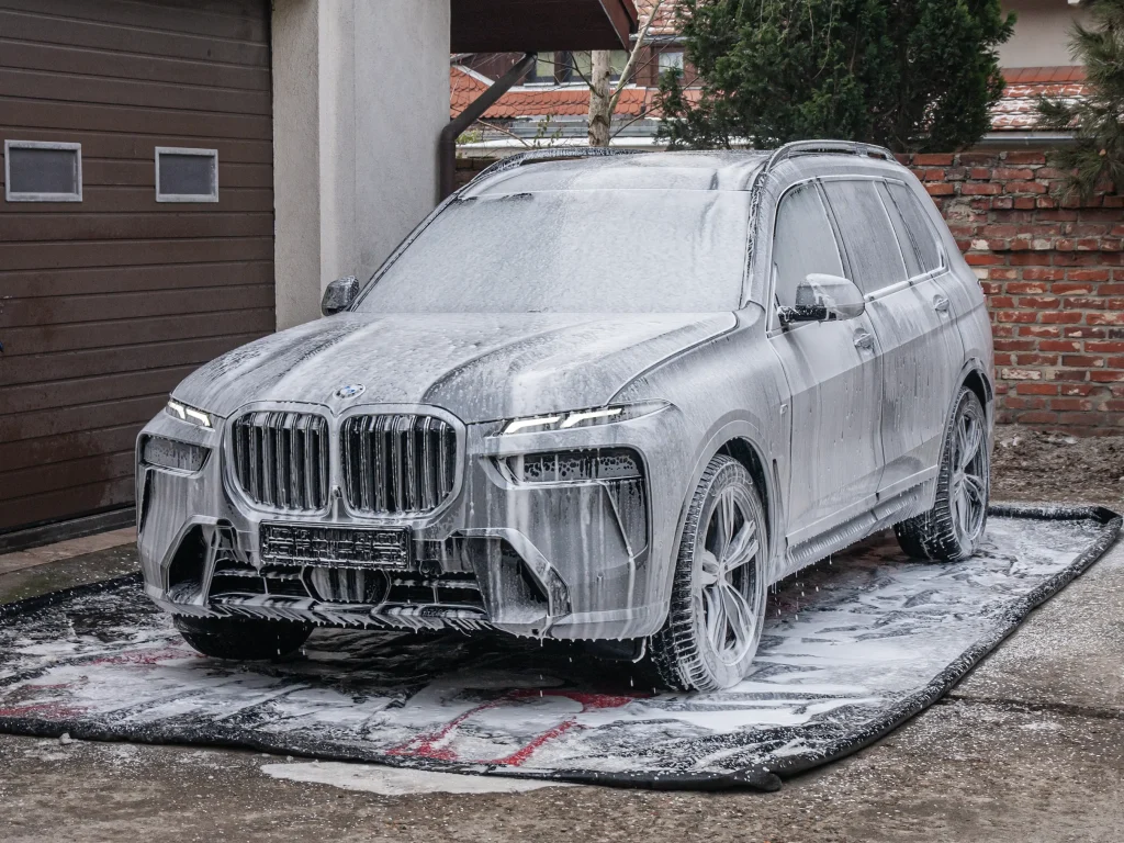Mycie detailingowe BMW X7 przed aplikacją powłoki ceramicznej Hyper PRIME – Wypolerowany Wrocław.