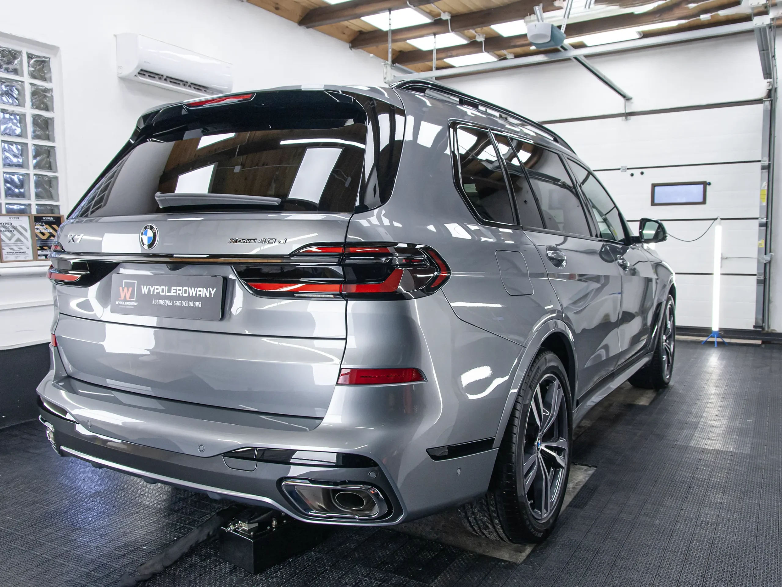 BMW X7 po aplikacji Hyper PRIME – efekt hydrofobowy i ochrona lakieru.