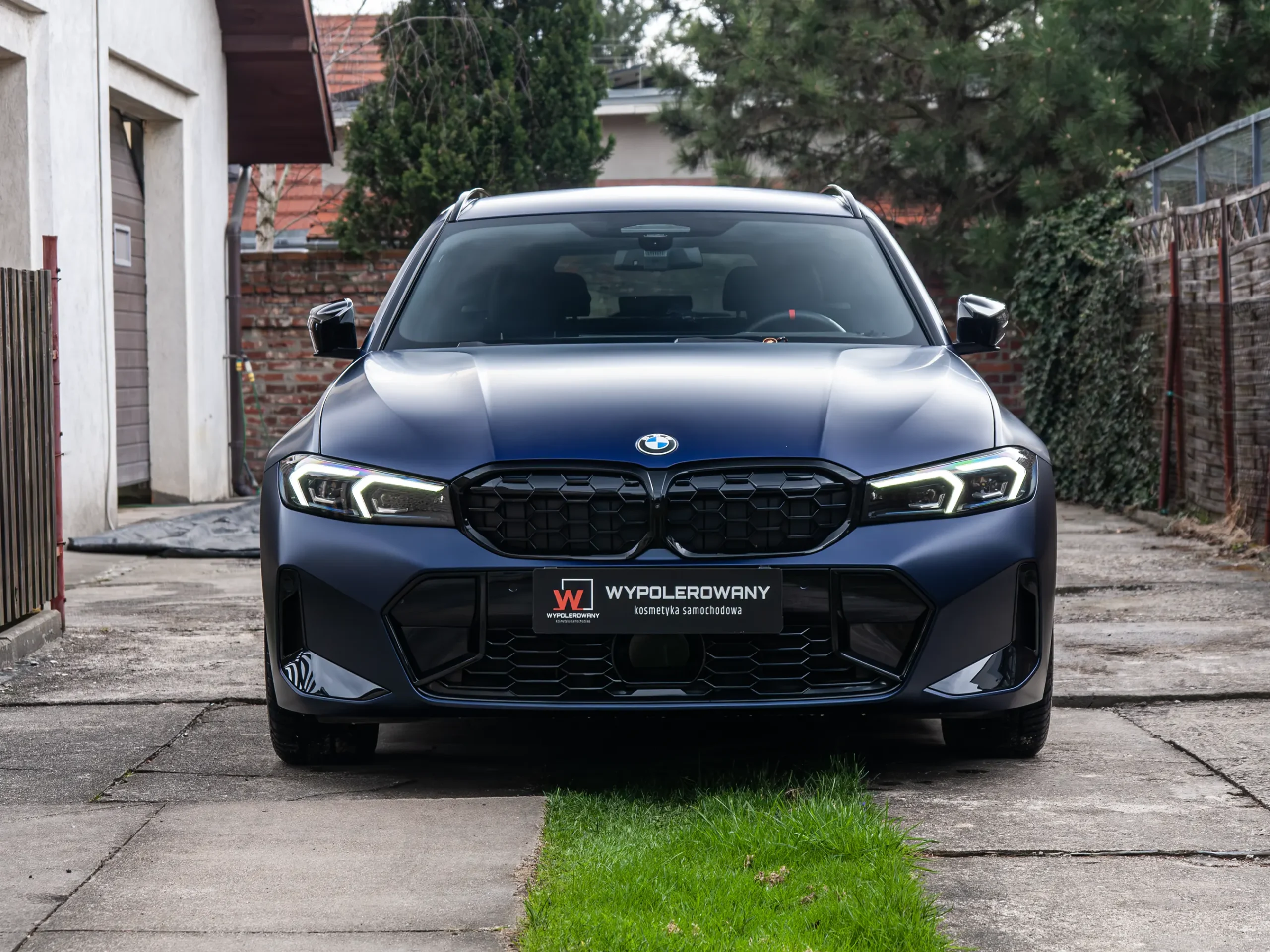 BMW Serii 3 z pełnym zabezpieczeniem PPF – elegancki efekt matowego lakieru.