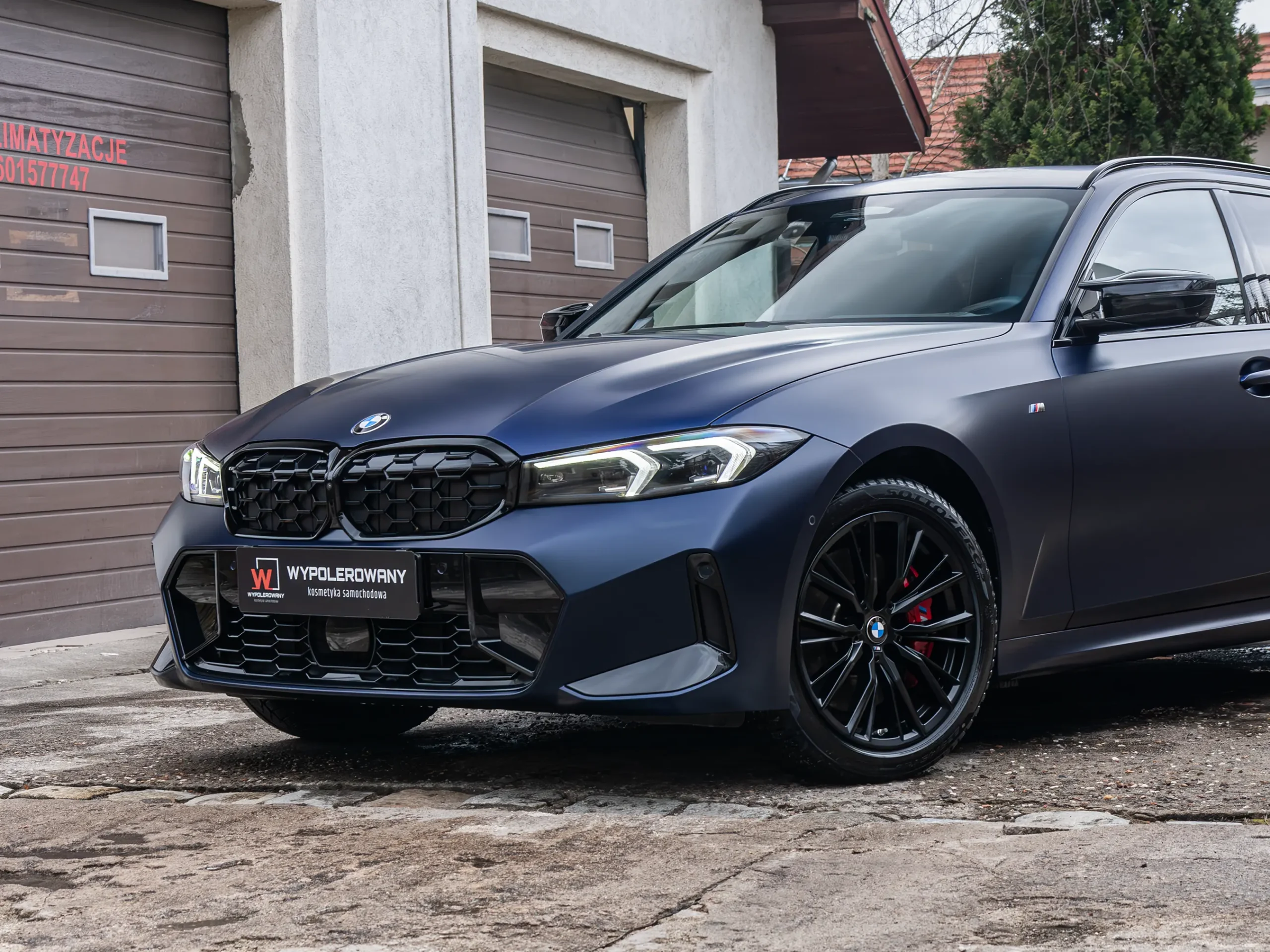 BMW Serii 3 zabezpieczone bezbarwną folią PPF – satynowy efekt i pełna ochrona lakieru.