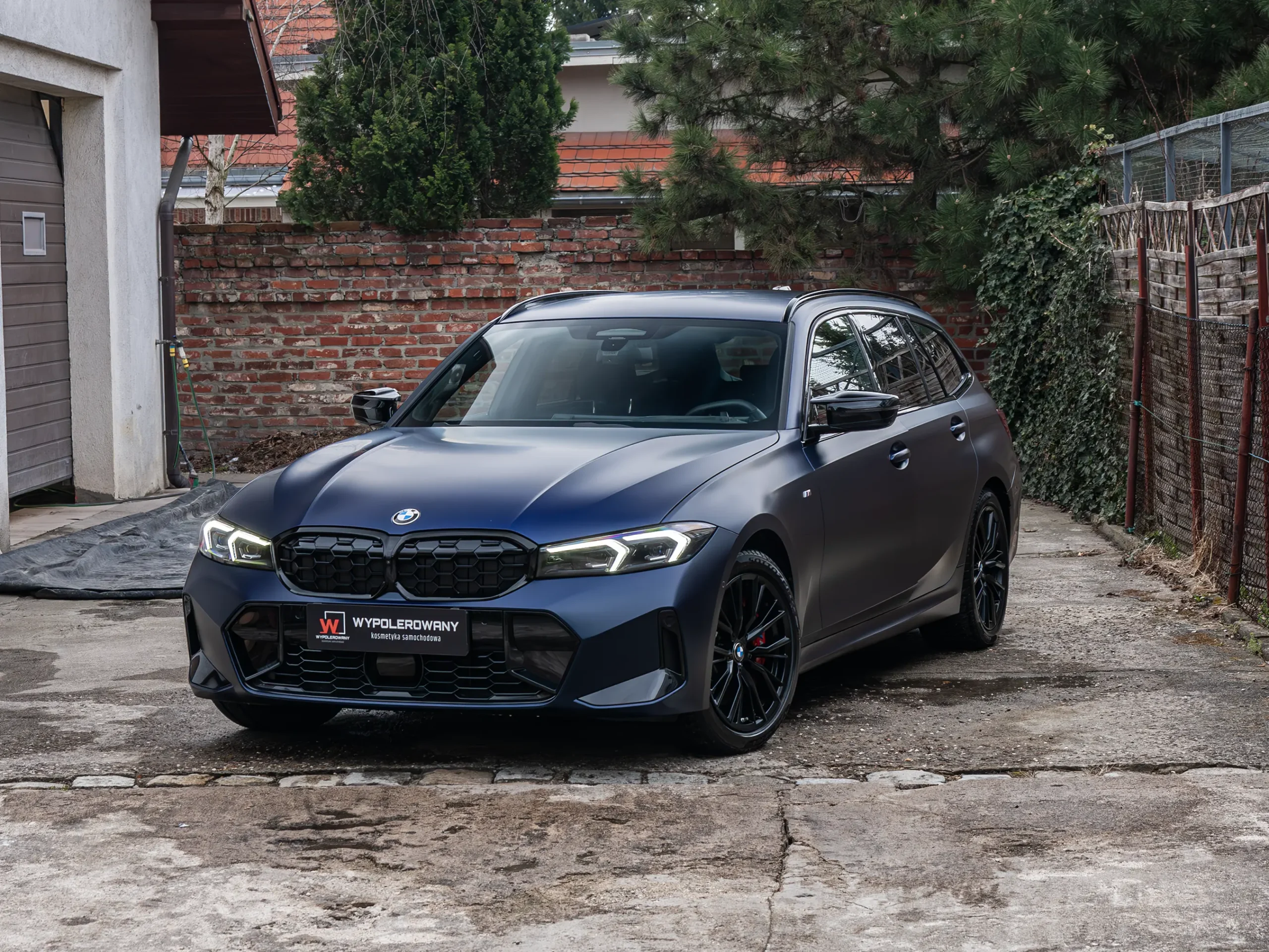 BMW Serii 3 z matowym efektem mrożenia dzięki folii ochronnej PPF Full Body.
