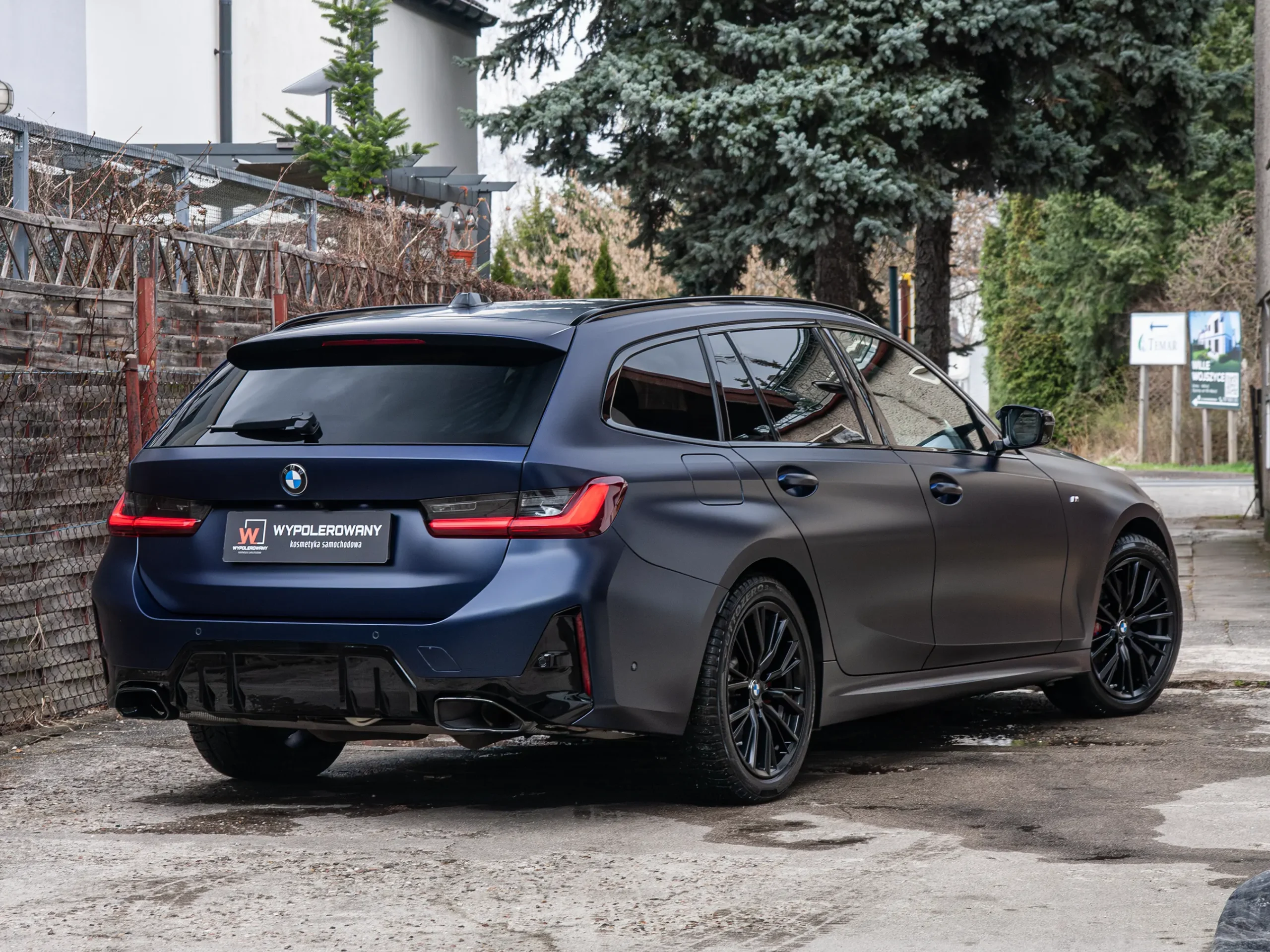 Kompleksowe zabezpieczenie BMW Serii 3 folią PPF Full Body oraz stylizacja na mrożony lakier.