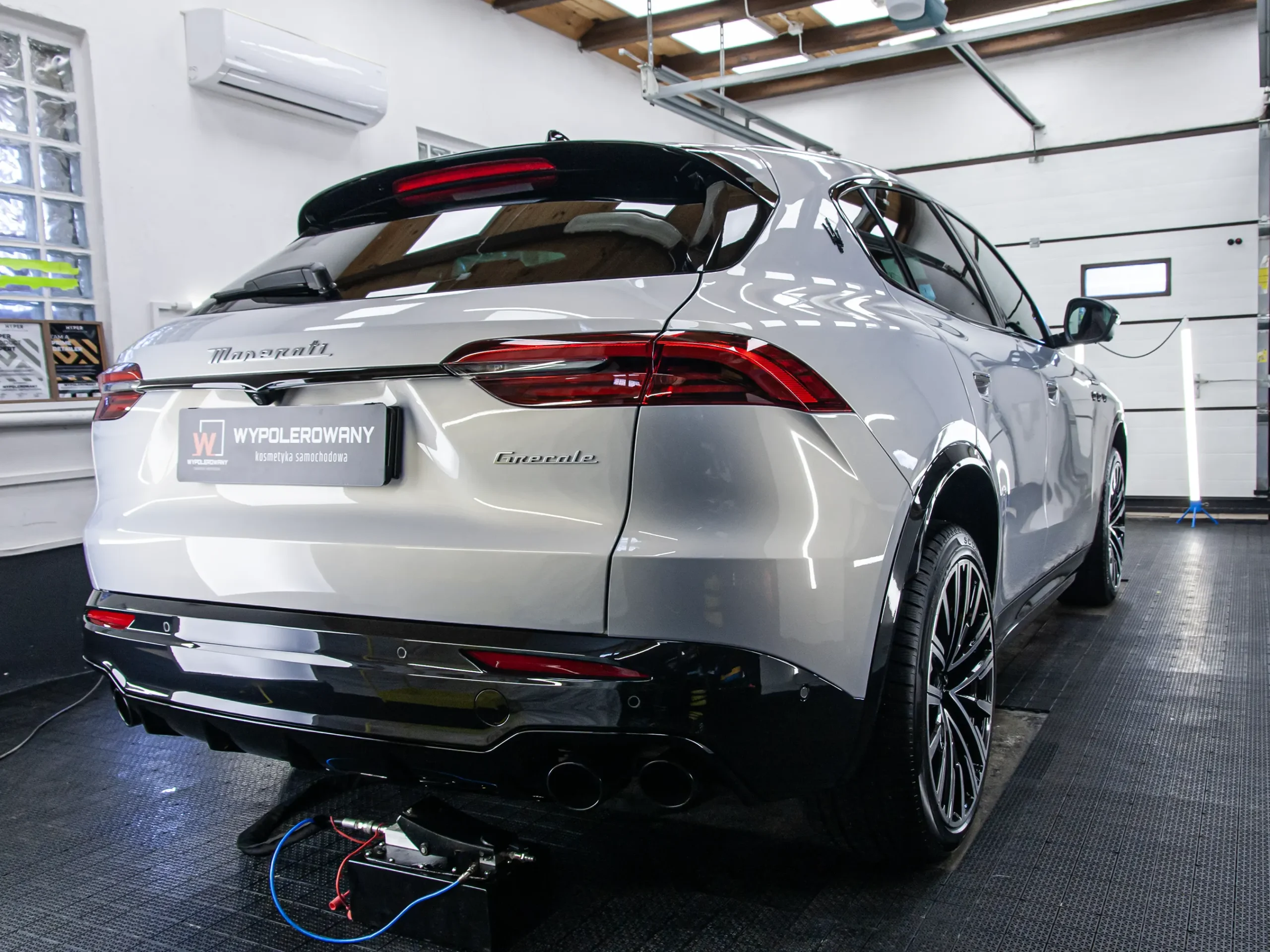 Maserati Grecale detailing premium – folia PPF, powłoka ceramiczna i impregnacja wnętrza.
