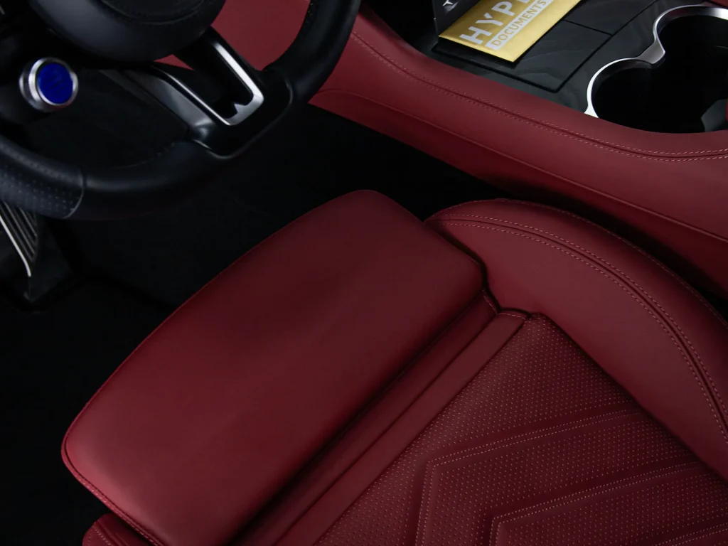 Impregnacja wnętrza Maserati Grecale – zabezpieczenie tapicerki i elementów kabiny.