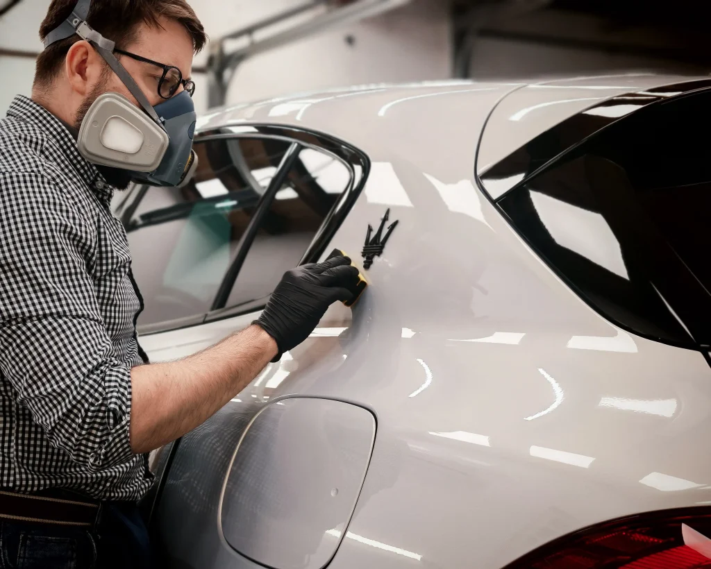 Maserati Grecale w trakcie aplikacji powłoki ceramicznej Hyper PRIME na lakier – detailing Wrocław.